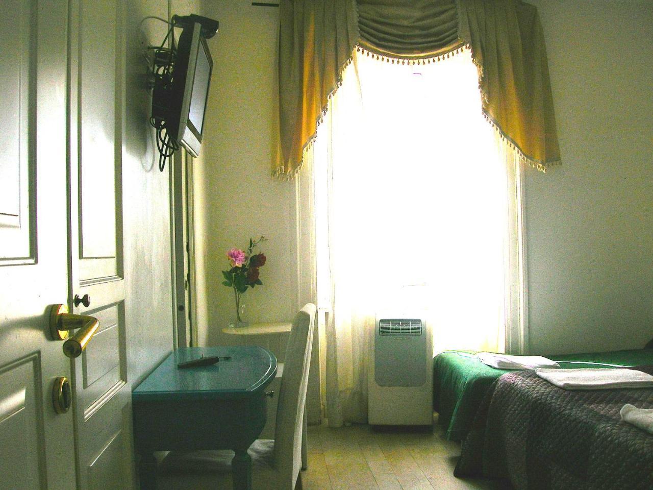 Light Inn Affittacamere Rom Exteriör bild