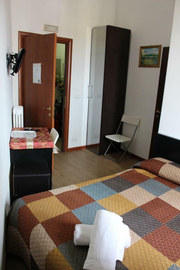 Light Inn Affittacamere Rom Exteriör bild